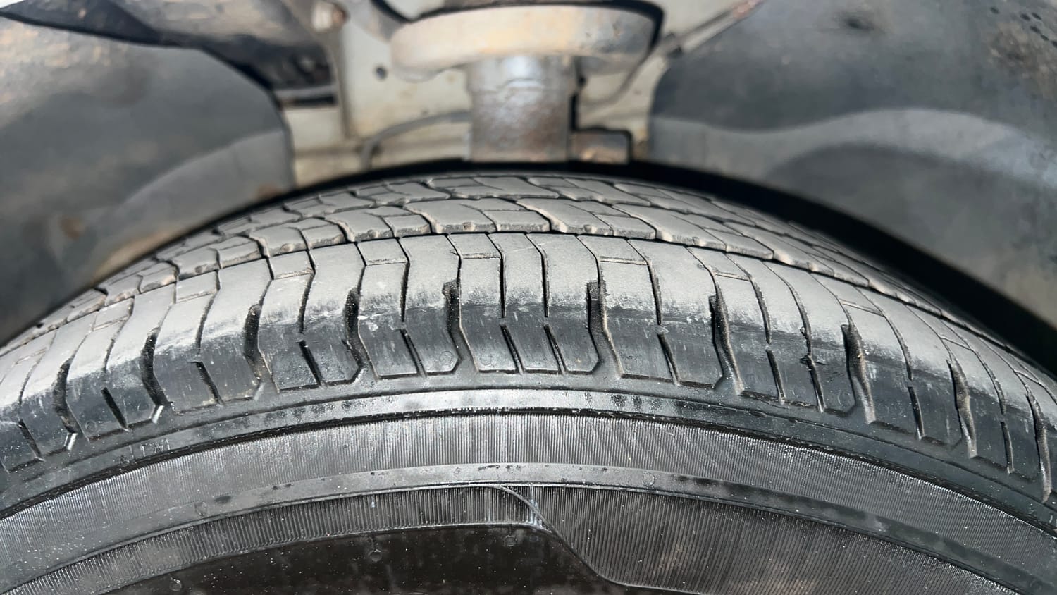 Used 2012 Ford Figo Duratec Petrol ZXI 1.2 Petrol Manual tyres LEFT FRONT TYRE TREAD VIEW