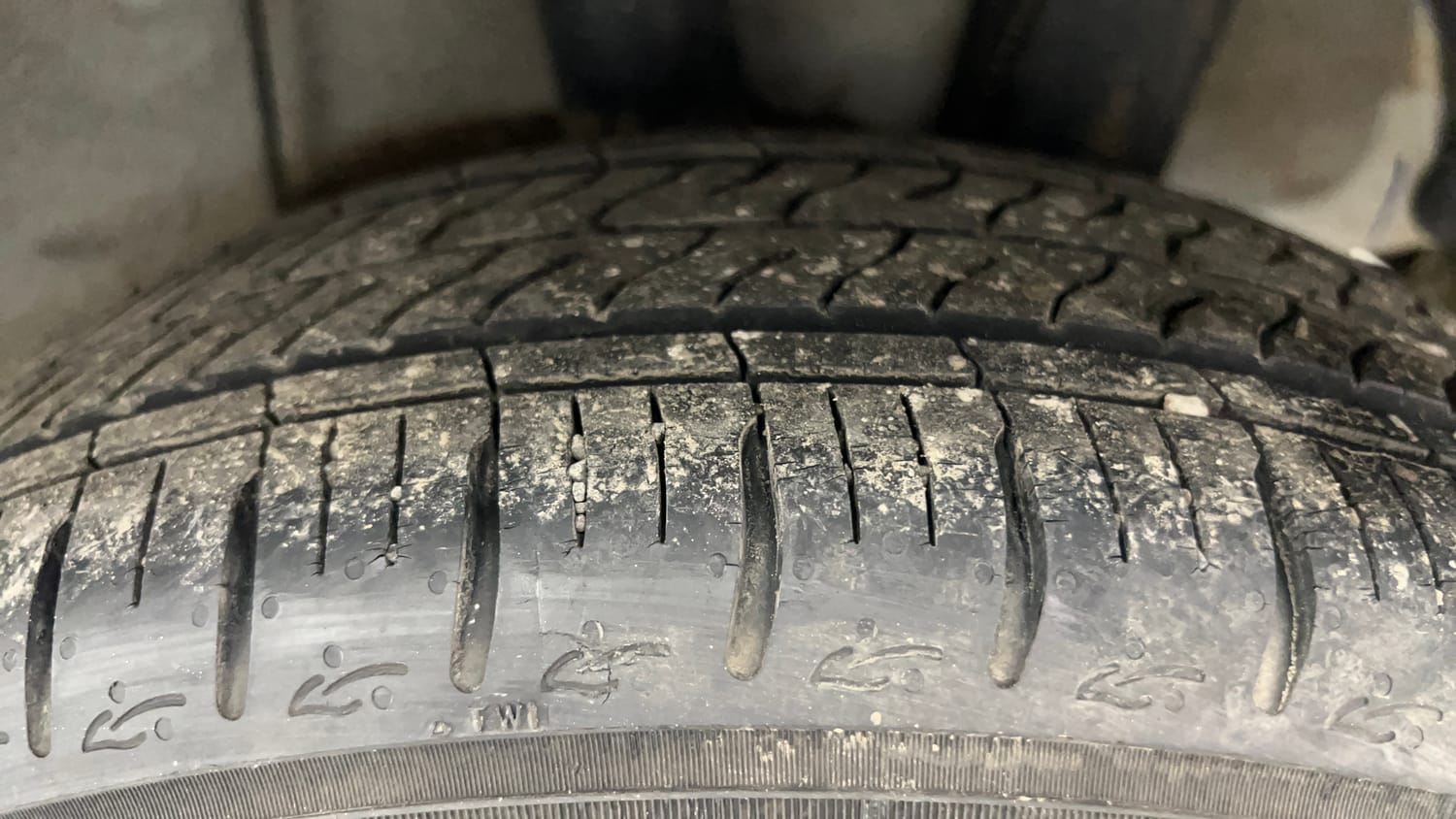 Used 2023 Hyundai Aura SX 1.2 CNG Cng Manual tyres LEFT REAR TYRE TREAD VIEW