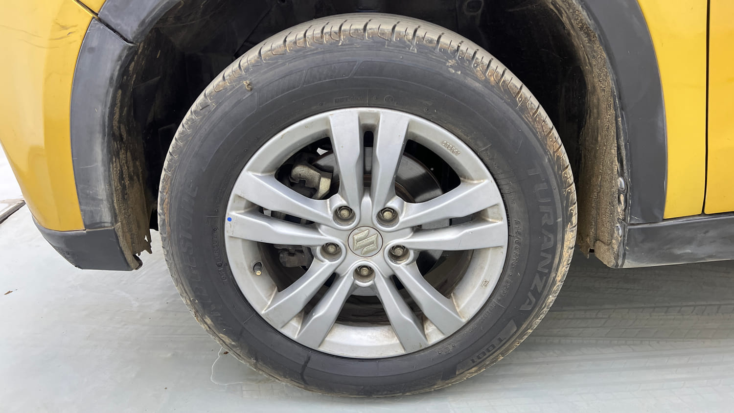 Used 2017 Maruti Suzuki Vitara Brezza [2016-2020] ZDi Plus Diesel Manual tyres LEFT FRONT TYRE RIM VIEW