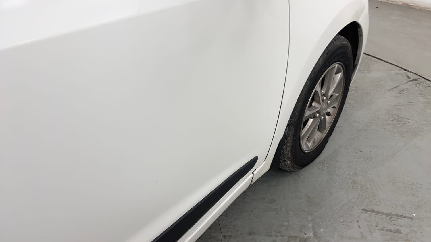Used 2016 Hyundai Grand i10 Asta AT 1.2 Kappa VTVT (O) Petrol Automatic dents MINOR DENT