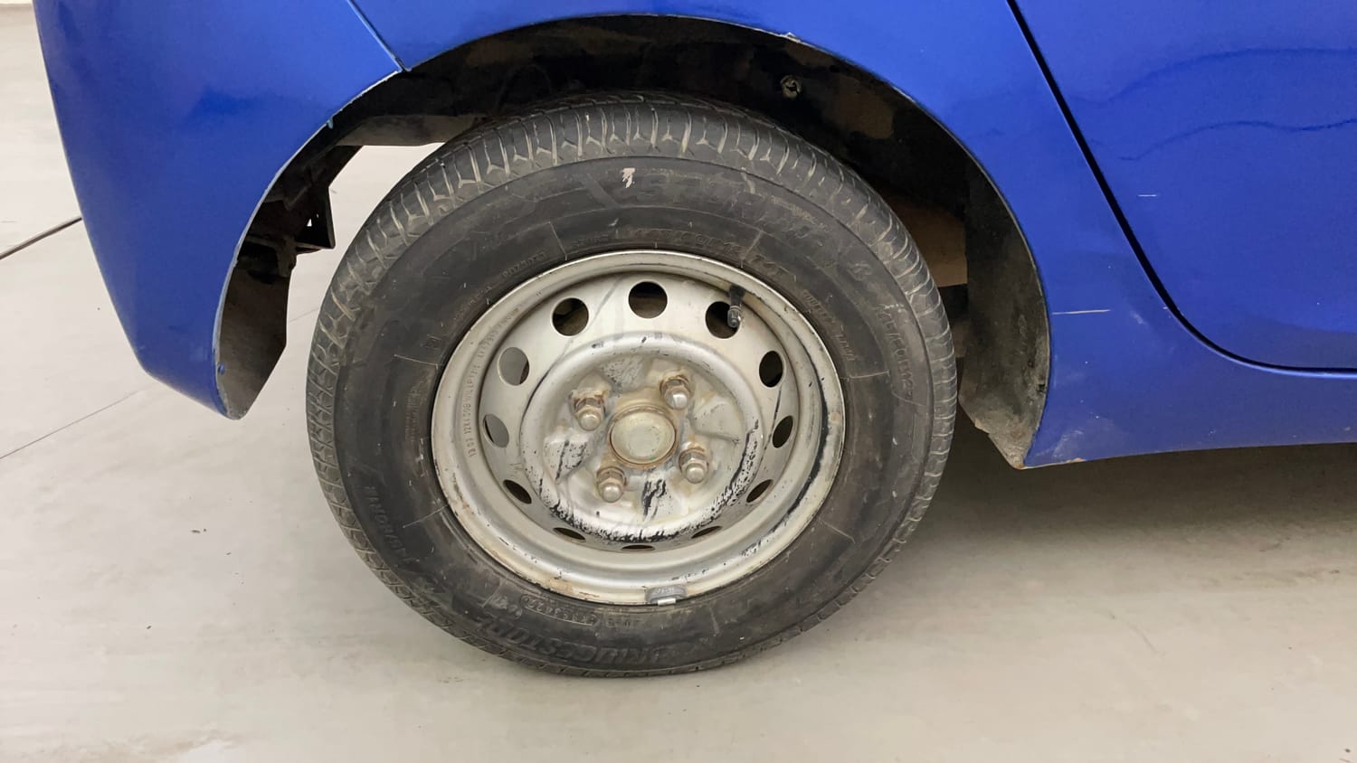 Used 2013 Hyundai Eon Era + Petrol Manual tyres RIGHT REAR TYRE RIM VIEW