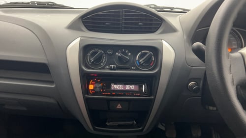 Used 2016 Maruti Suzuki Alto 800 Lxi Petrol Manual interior MUSIC SYSTEM & AC CONTROL VIEW