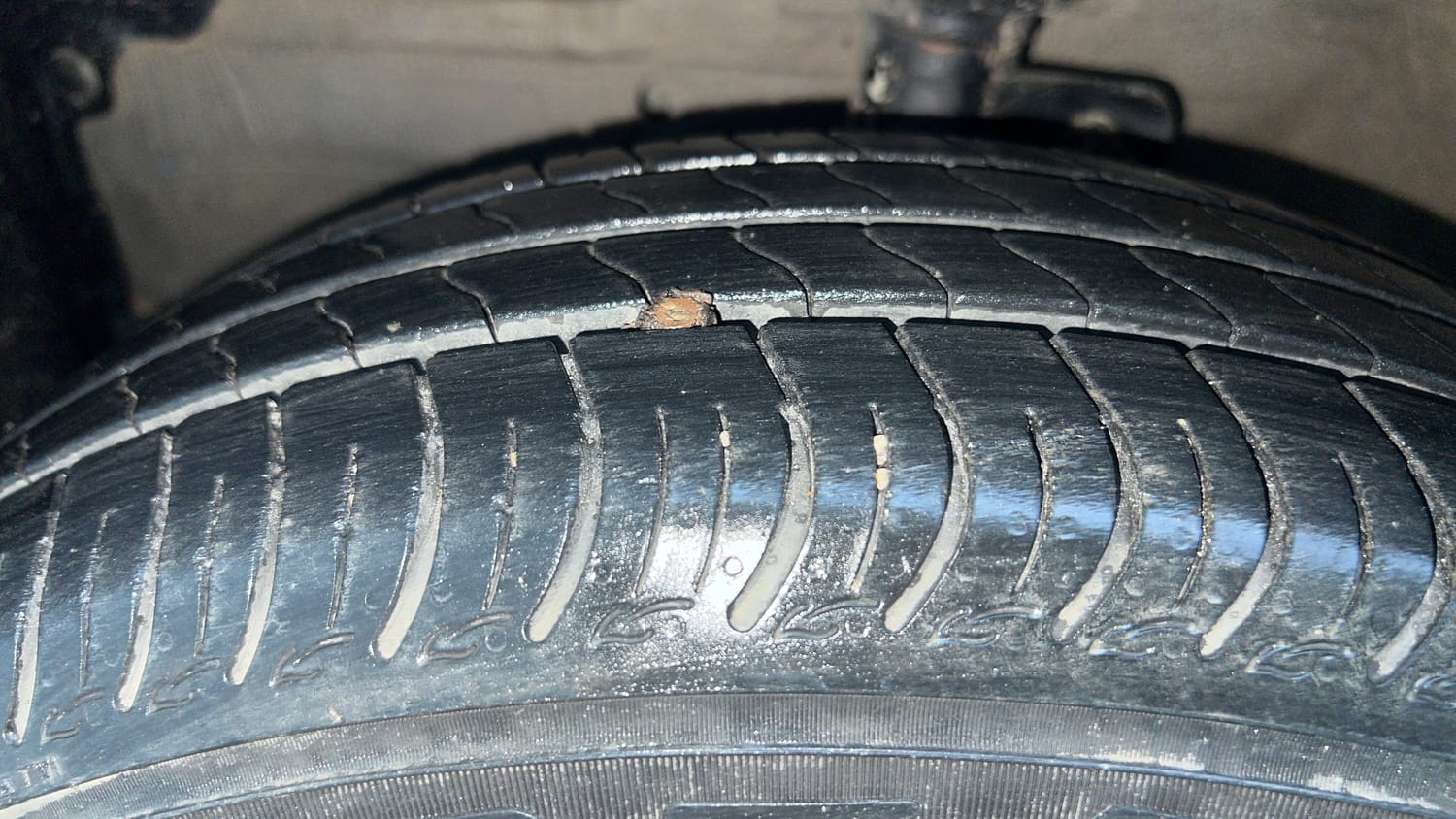 Used 2016 Maruti Suzuki Celerio VXi Petrol Manual tyres LEFT FRONT TYRE TREAD VIEW