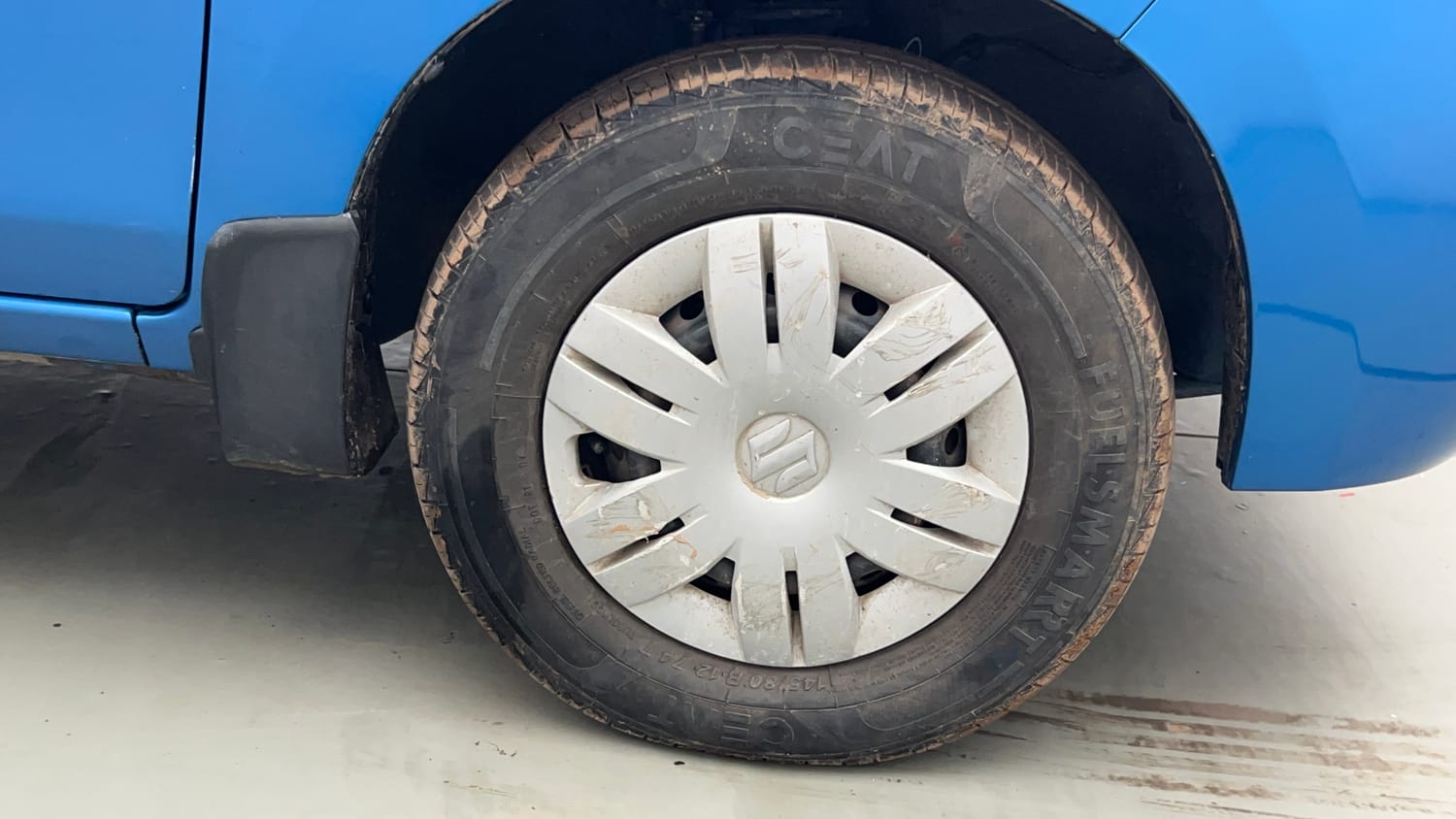 Used 2022 Maruti Suzuki Alto 800 LXi (O) Petrol Manual tyres RIGHT FRONT TYRE RIM VIEW
