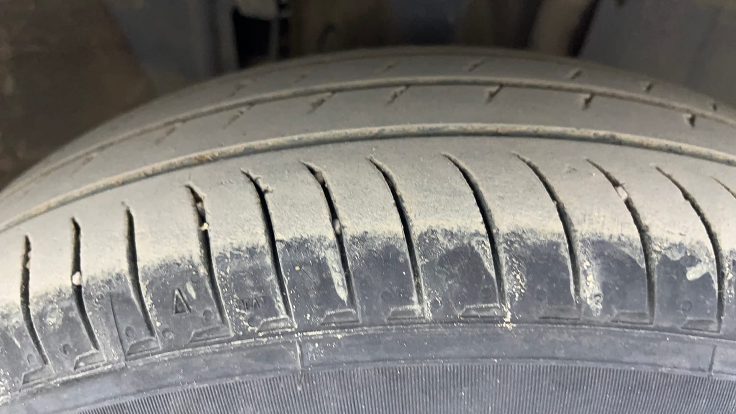 Used 2023 Renault Triber RXZ EASY-R AMT Petrol Automatic tyres RIGHT FRONT TYRE TREAD VIEW