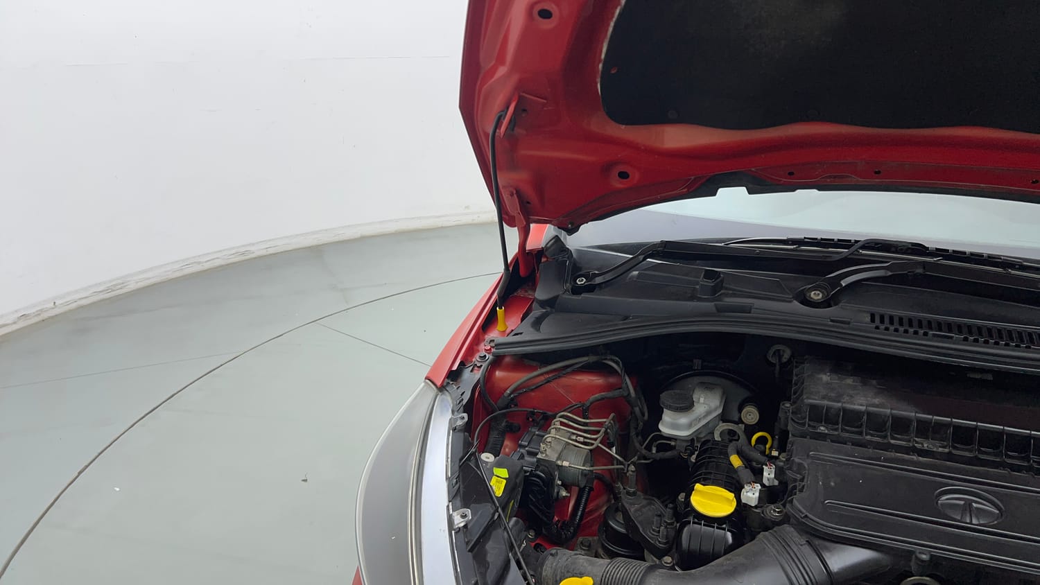 Used 2020 Tata Tiago XZA Plus Petrol Automatic engine ENGINE RIGHT SIDE HINGE & APRON VIEW