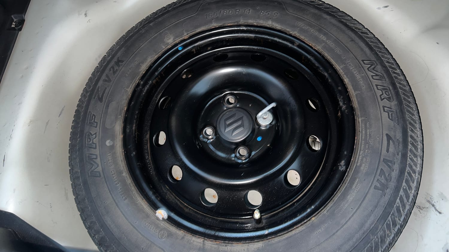 Used 2015 Maruti Suzuki Swift VXi Petrol Manual tyres SPARE TYRE VIEW