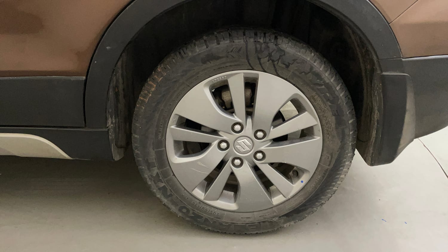 Used 2016 Maruti Suzuki S-Cross Zeta 1.3 Diesel Manual tyres LEFT REAR TYRE RIM VIEW
