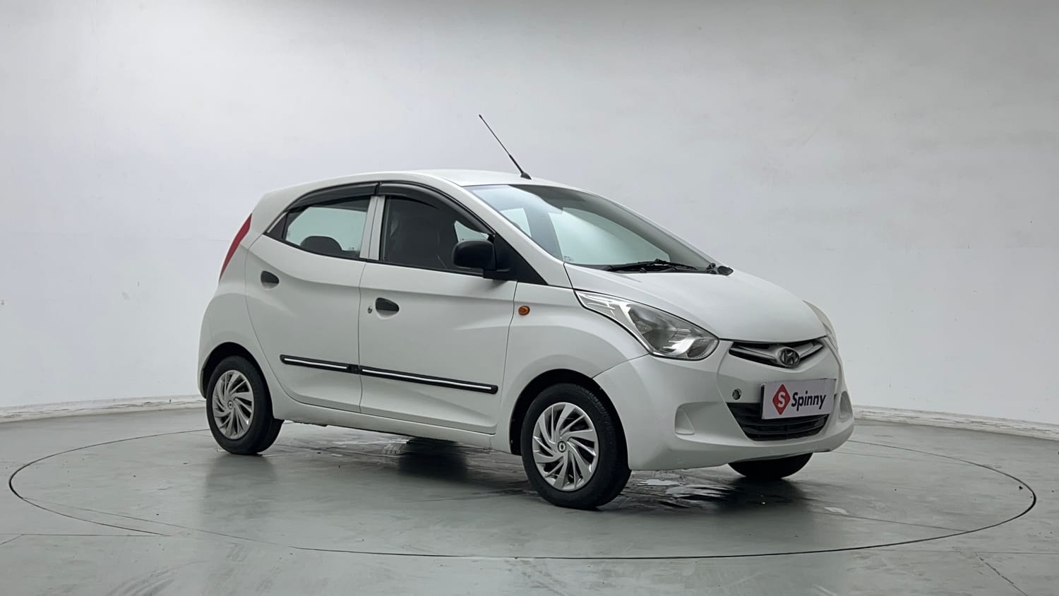 Used 2017 Hyundai Eon Magna + Petrol Manual exterior RIGHT FRONT CORNER VIEW