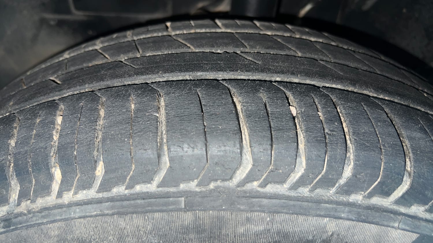 Used 2022 Tata Punch Pure MT Petrol Manual tyres LEFT FRONT TYRE TREAD VIEW
