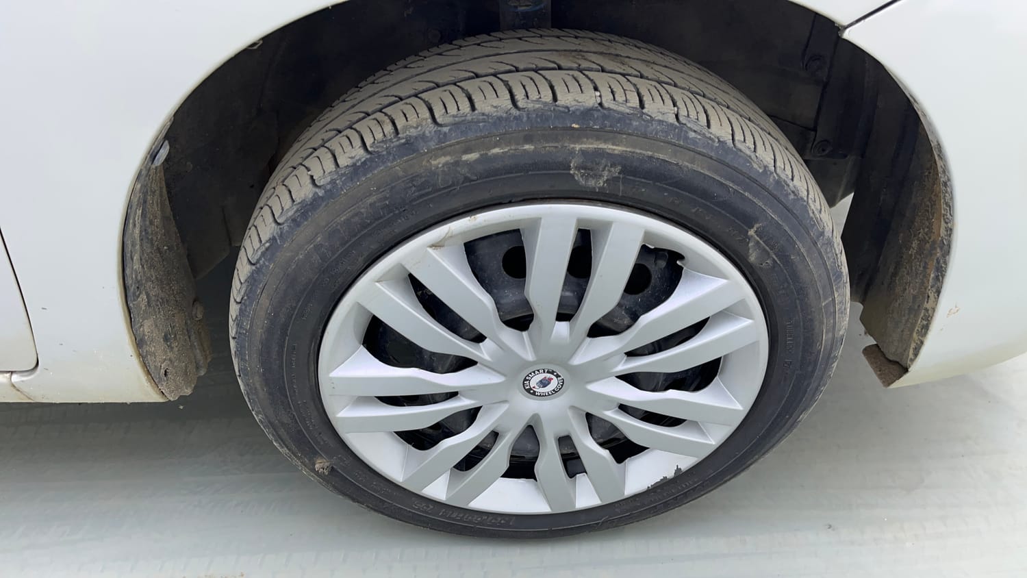 Used 2014 Maruti Suzuki Wagon R VXI Petrol Manual tyres RIGHT FRONT TYRE RIM VIEW