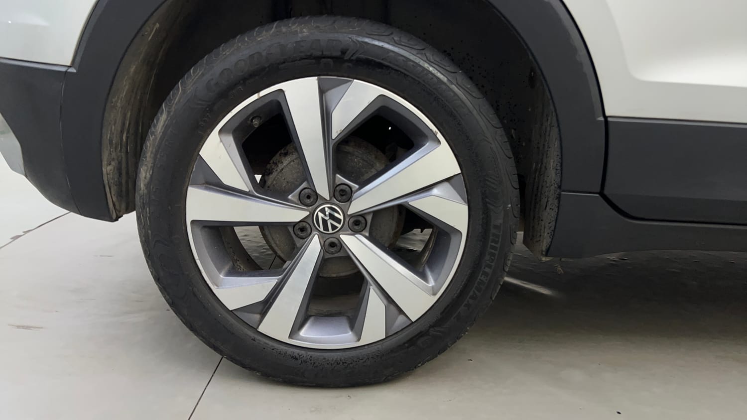 Used 2023 Volkswagen Taigun Topline 1.0 TSI AT Petrol Automatic tyres RIGHT REAR TYRE RIM VIEW