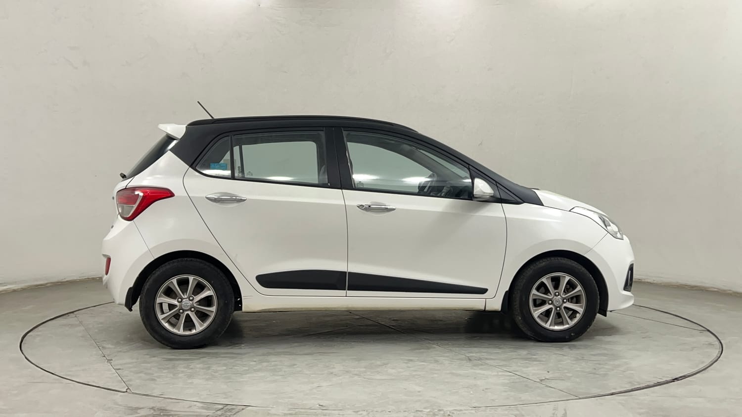 Used 2016 Hyundai Grand i10 Asta AT 1.2 Kappa VTVT (O) Petrol Automatic exterior RIGHT SIDE VIEW
