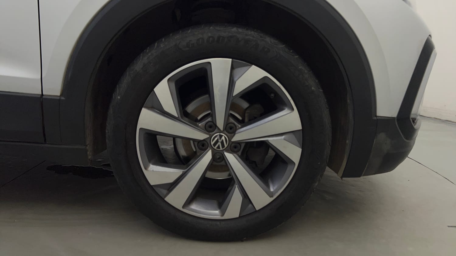 Used 2023 Volkswagen Taigun Topline 1.0 TSI AT Petrol Automatic tyres RIGHT FRONT TYRE RIM VIEW