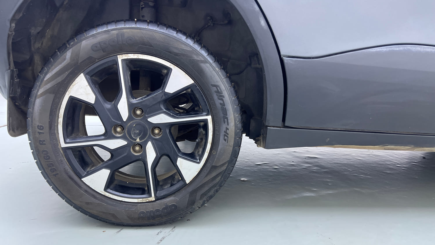 Used 2022 Tata Punch Creative MT Petrol Manual tyres RIGHT REAR TYRE RIM VIEW