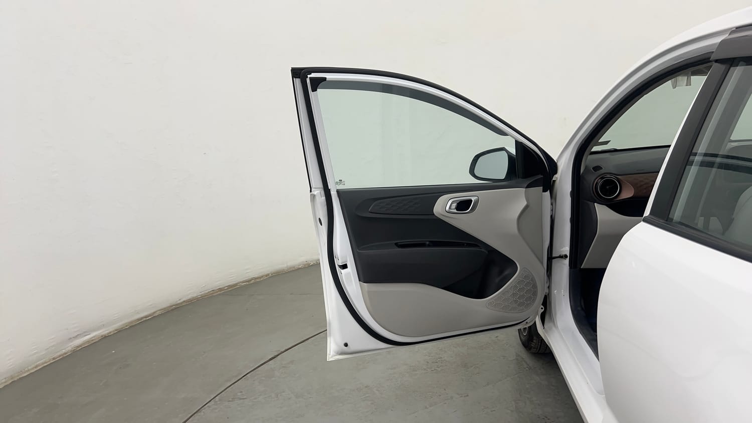 Used 2023 Hyundai Aura SX 1.2 CNG Cng Manual interior LEFT FRONT DOOR OPEN VIEW