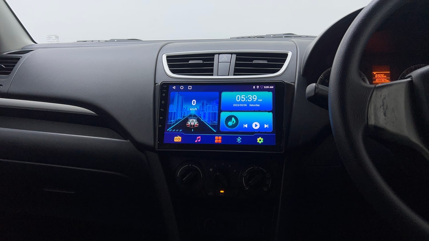 Used 2015 Maruti Suzuki Swift VXi Petrol Manual interior MUSIC SYSTEM & AC CONTROL VIEW