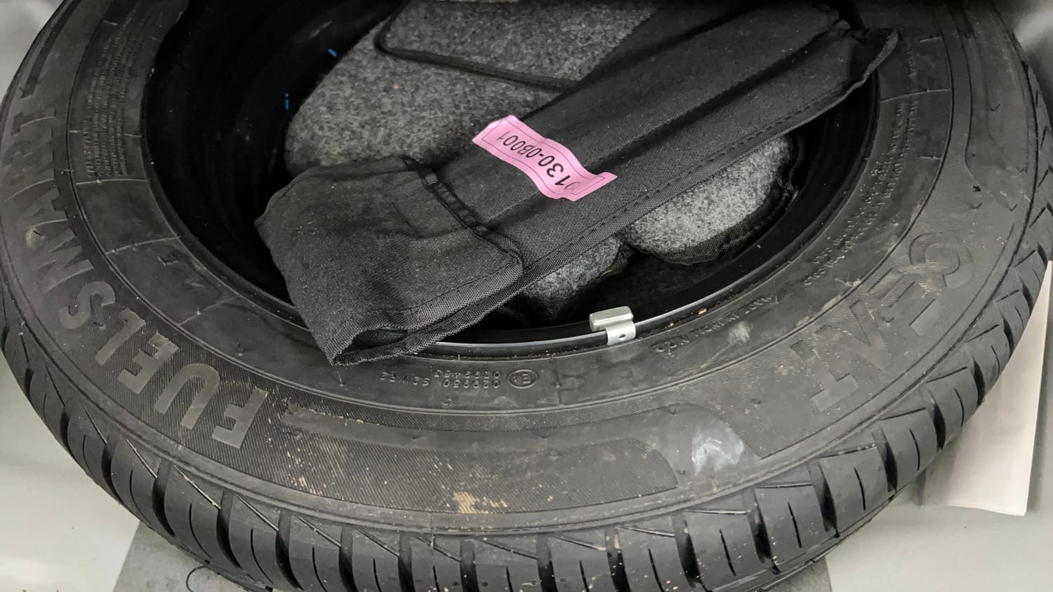 Used 2023 Hyundai Aura SX 1.2 CNG Cng Manual tyres SPARE TYRE VIEW