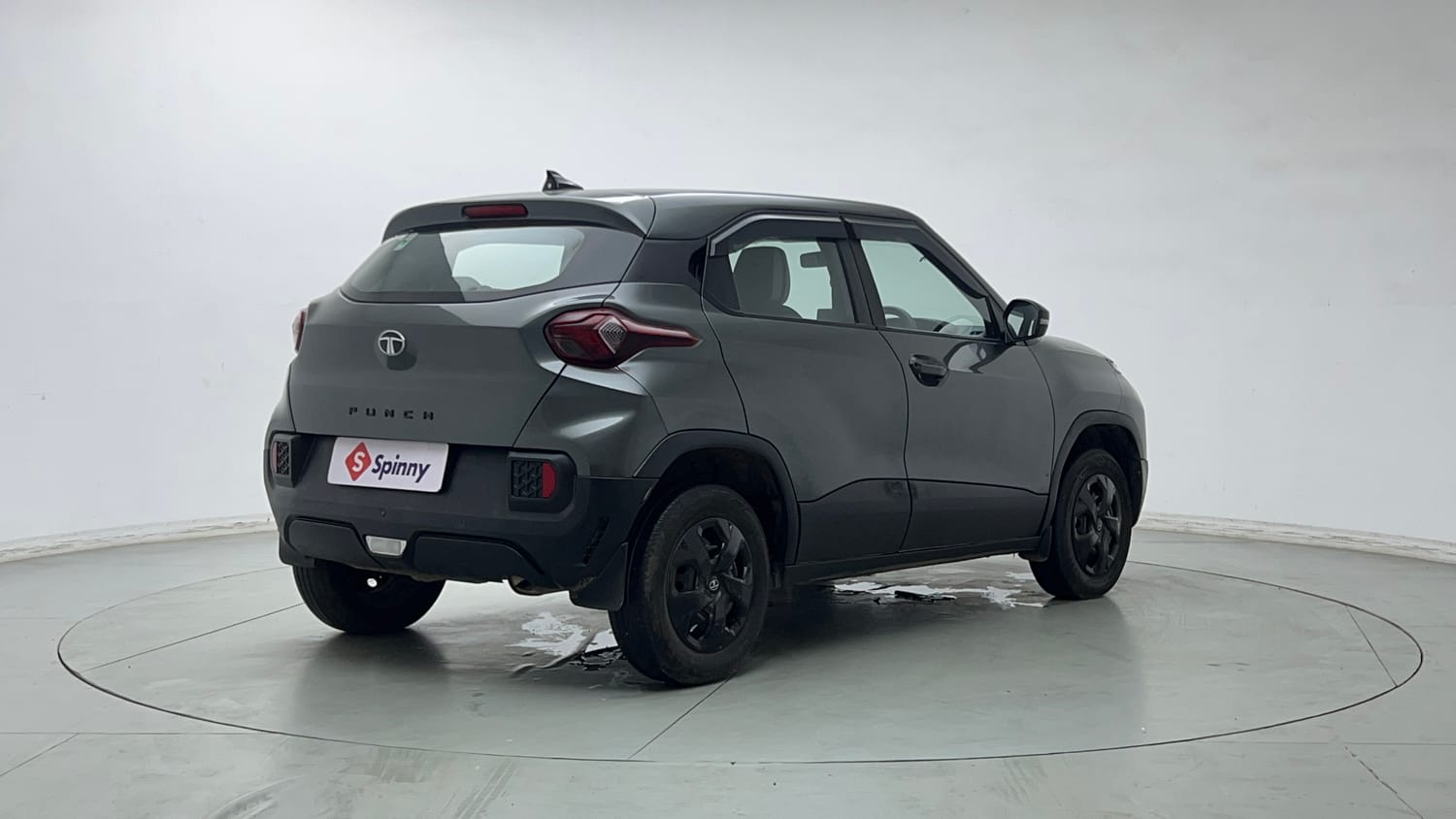 Used 2025 Tata Punch Pure MT Petrol Manual exterior RIGHT REAR CORNER VIEW