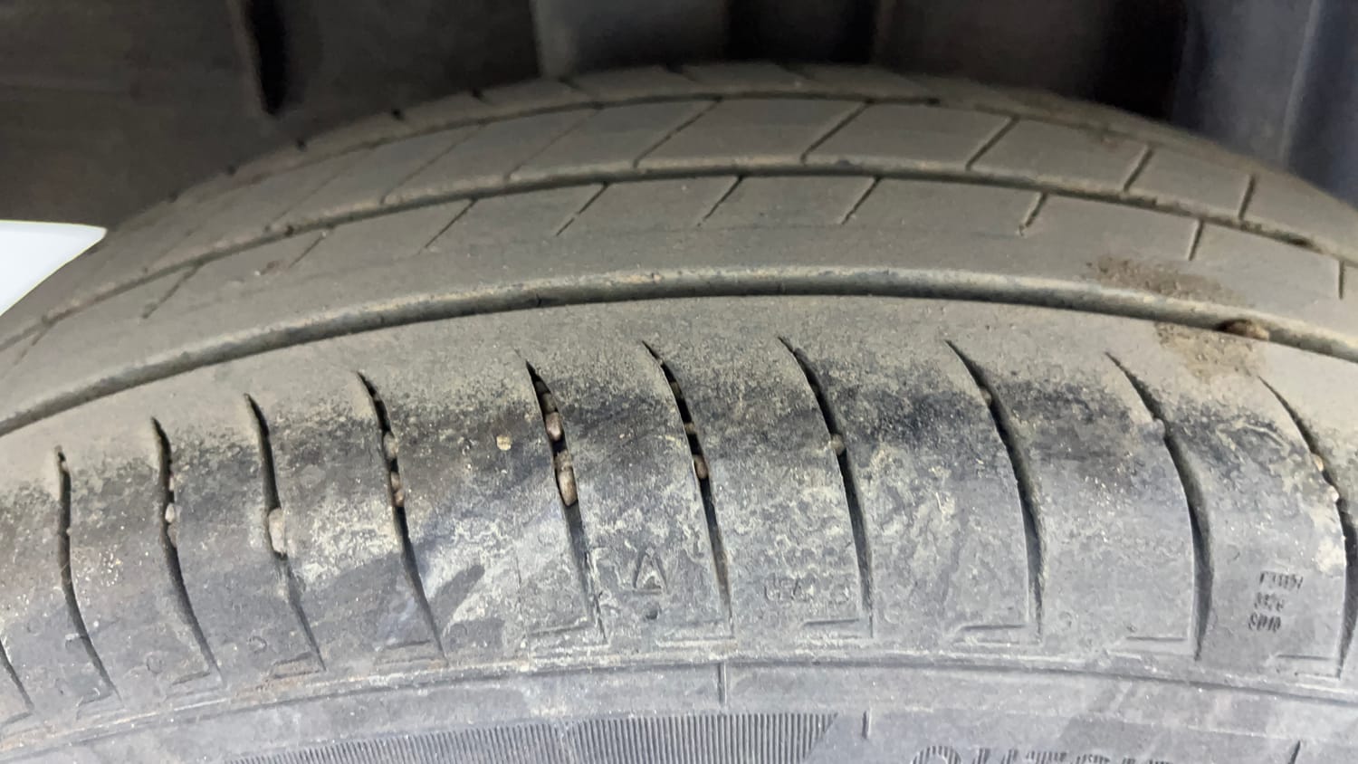 Used 2023 Renault Triber RXZ EASY-R AMT Petrol Automatic tyres RIGHT REAR TYRE TREAD VIEW