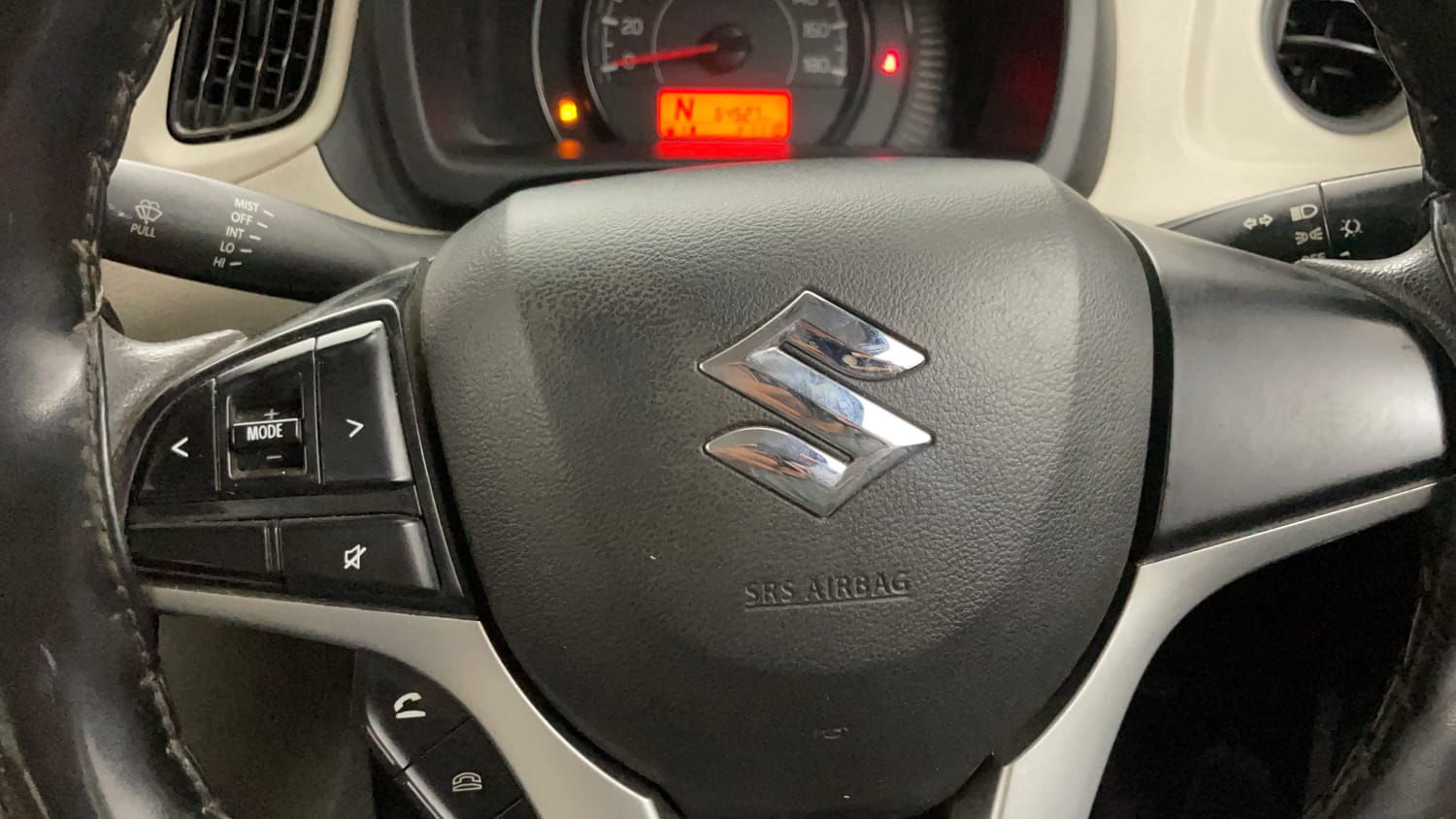 Used 2019 Maruti Suzuki Wagon R VXi 1.2 AMT Petrol Automatic top_features Steering mounted controls