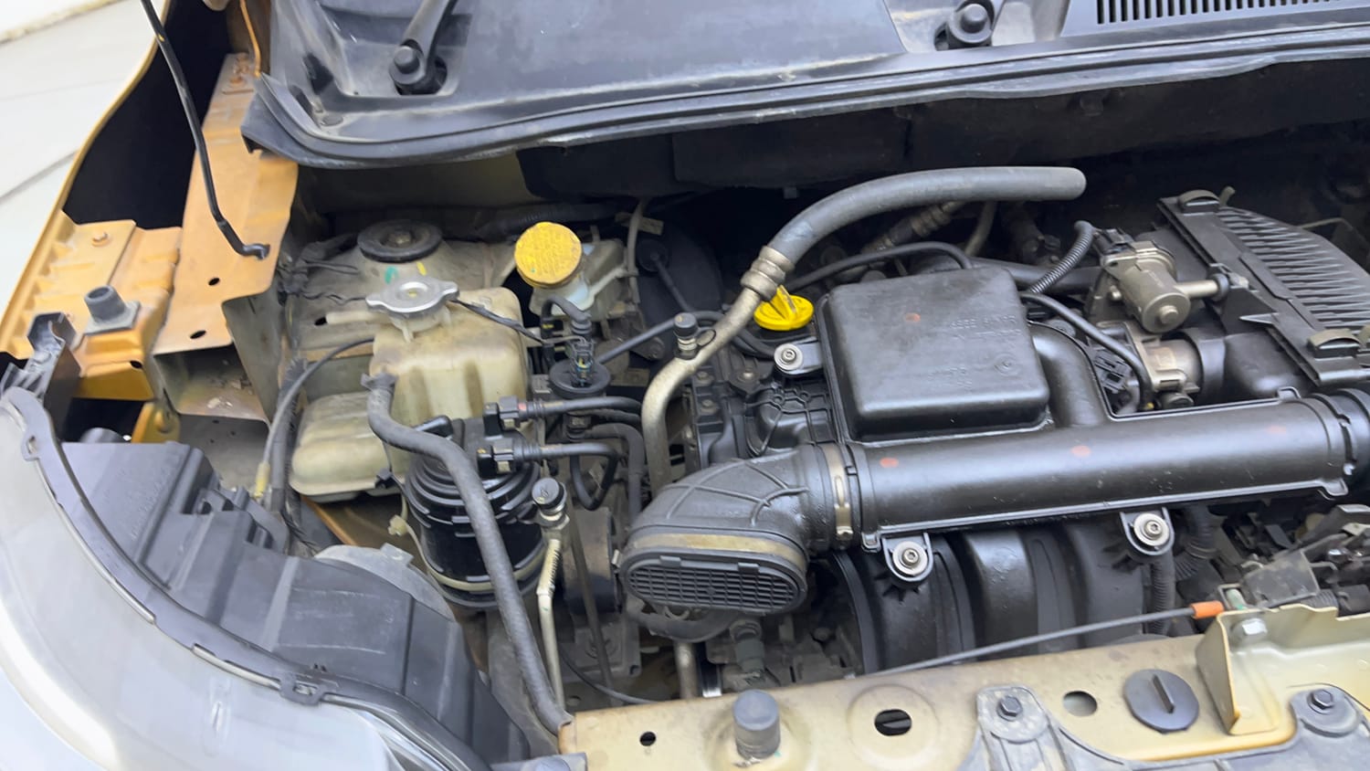 Used 2023 Renault Triber RXZ EASY-R AMT Petrol Automatic engine ENGINE RIGHT SIDE VIEW