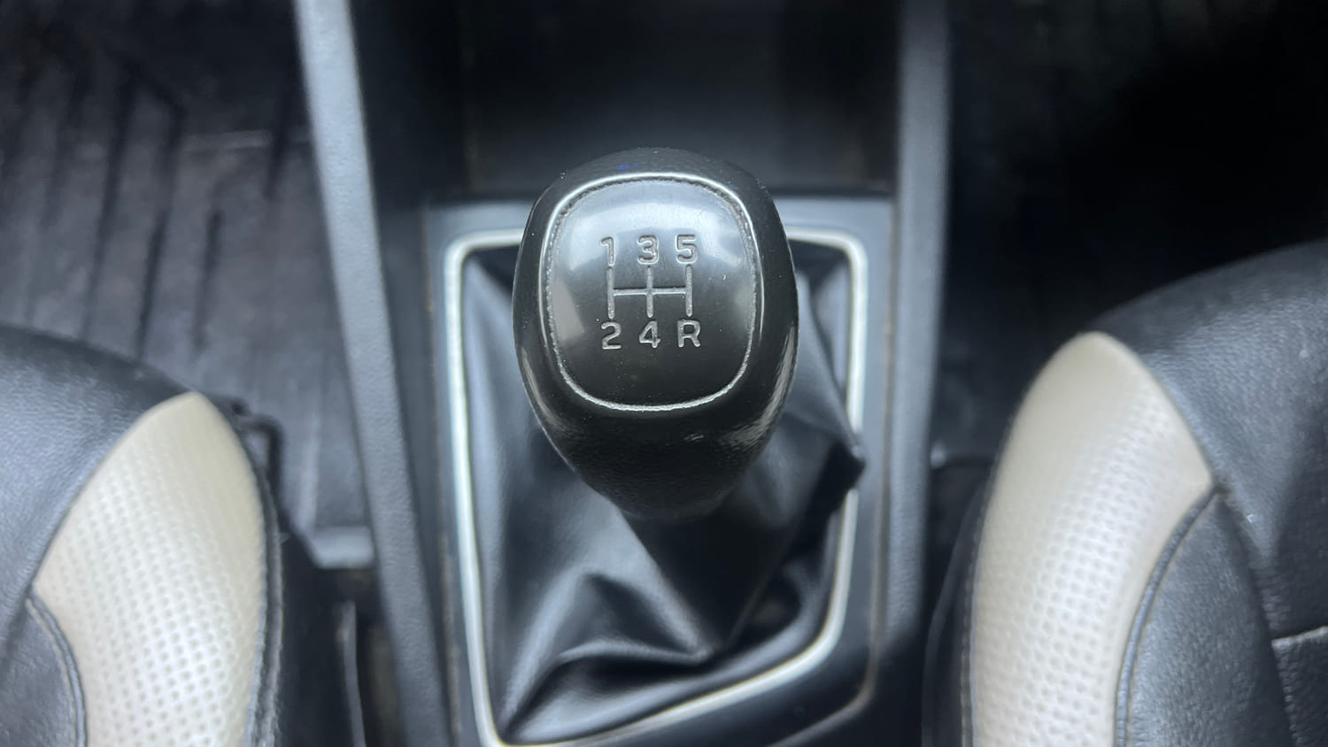 Used 2018 Hyundai Elite i20 Asta 1.2 Petrol Manual interior GEAR  KNOB VIEW