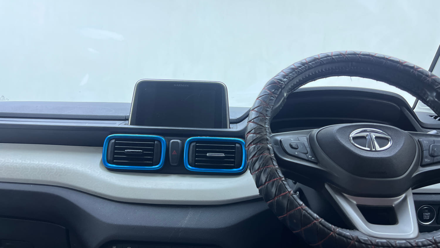 Used 2022 Tata Punch Creative MT Petrol Manual top_features Integrated (in-dash) music system