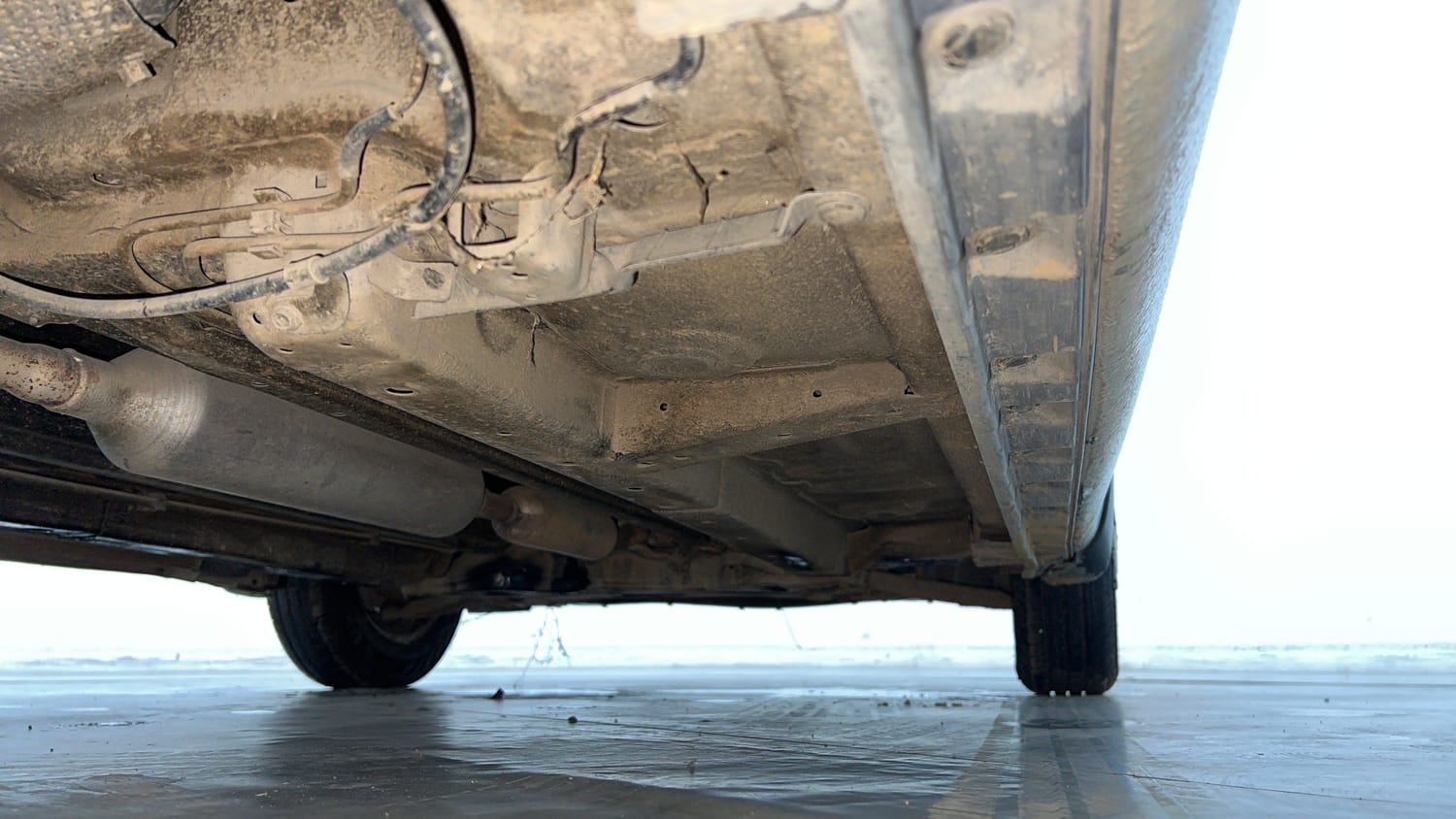 Used 2016 Maruti Suzuki Swift VXI (O) Petrol Manual extra REAR RIGHT UNDERBODY VIEW