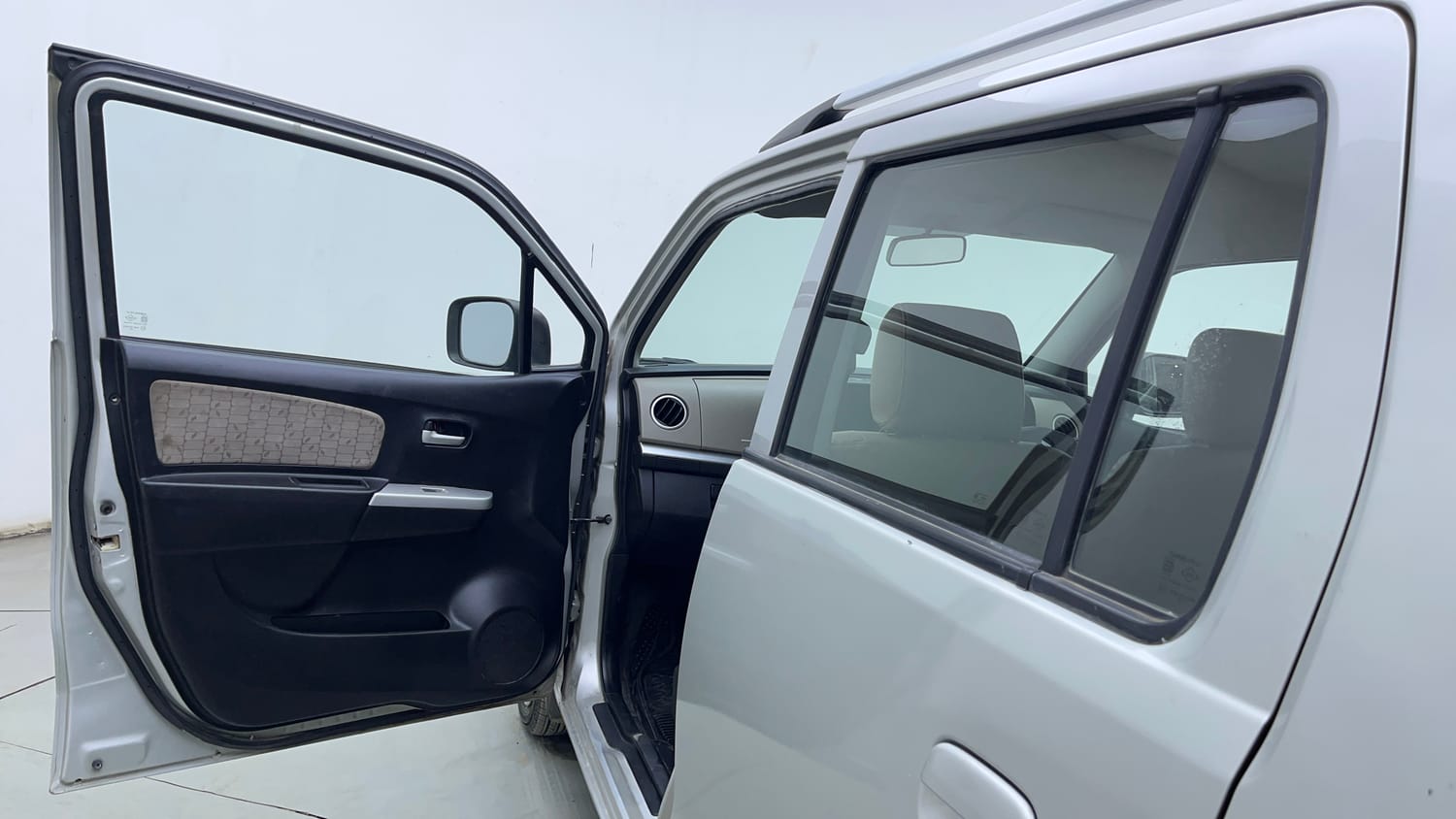 Used 2014 Maruti Suzuki Wagon R VXI Petrol Manual interior LEFT FRONT DOOR OPEN VIEW