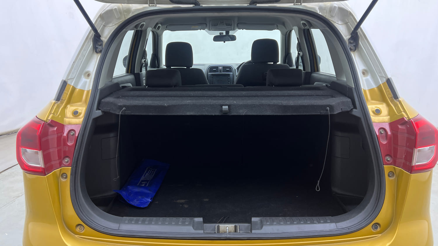 Used 2017 Maruti Suzuki Vitara Brezza [2016-2020] ZDi Plus Diesel Manual interior DICKY INSIDE VIEW