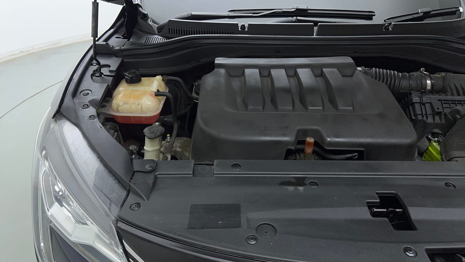 Used 2022 Mahindra XUV700 AX 7 Petrol AT Luxury Pack 7 STR Petrol Automatic engine ENGINE RIGHT SIDE VIEW