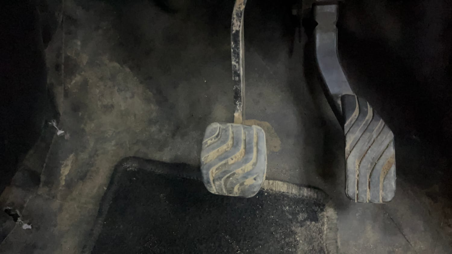 Used 2023 Renault Triber RXZ EASY-R AMT Petrol Automatic interior PEDALS VIEW