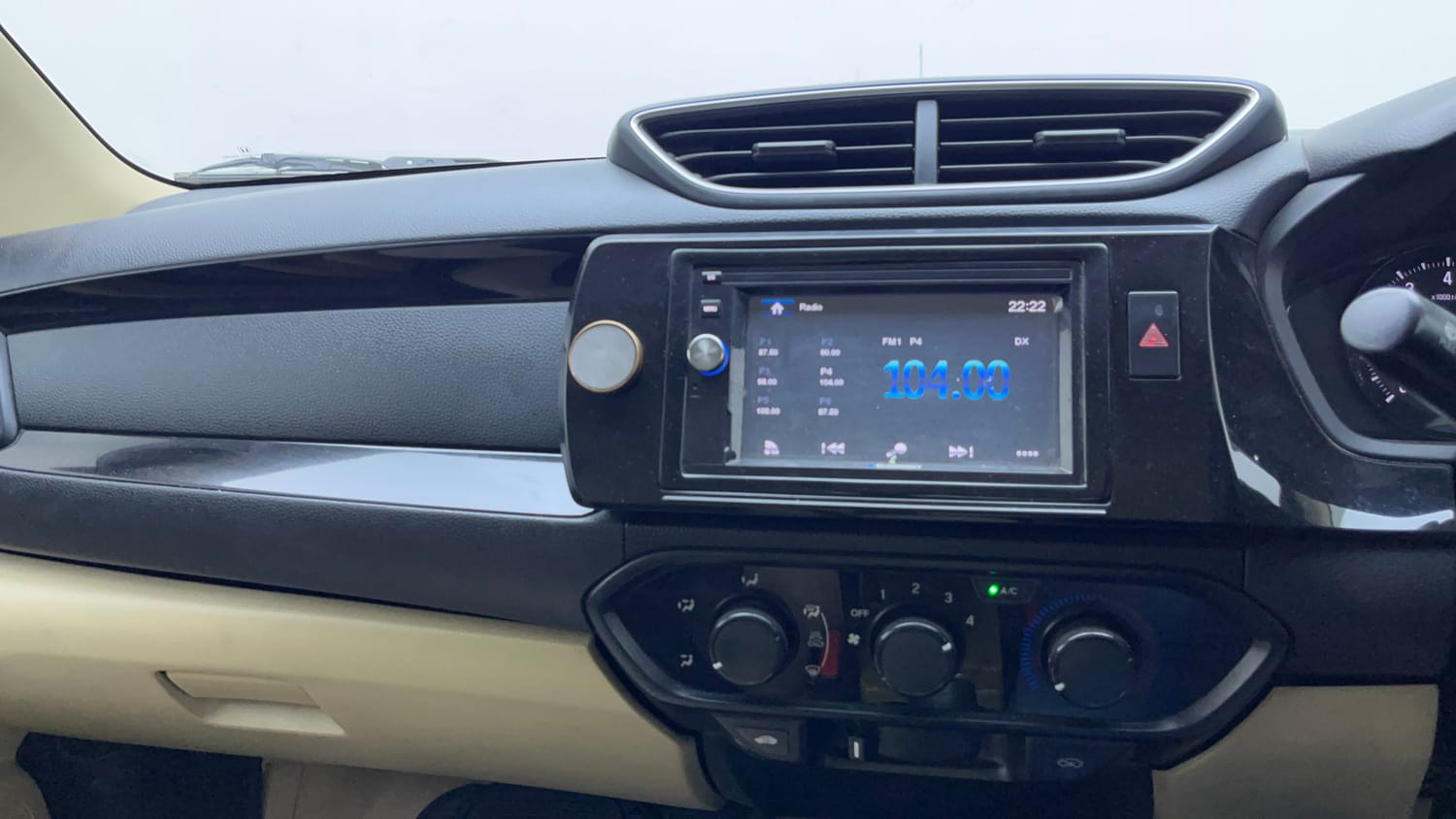 Used 2019 Honda Amaze 1.2 S MT Petrol Petrol Manual interior MUSIC SYSTEM & AC CONTROL VIEW