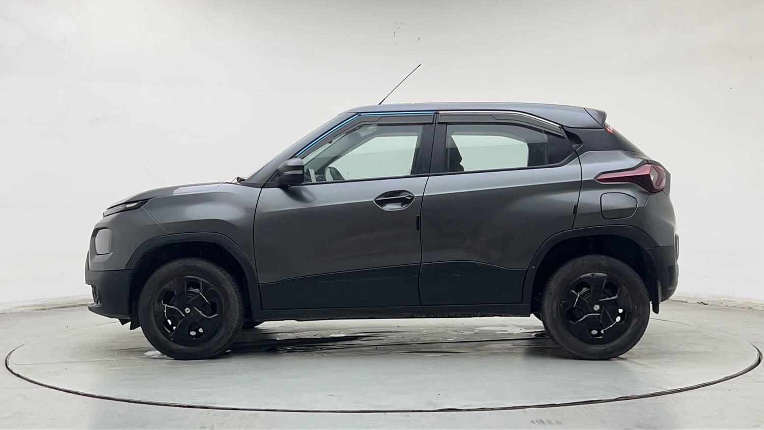 Used 2022 Tata Punch Pure MT Petrol Manual exterior LEFT SIDE VIEW