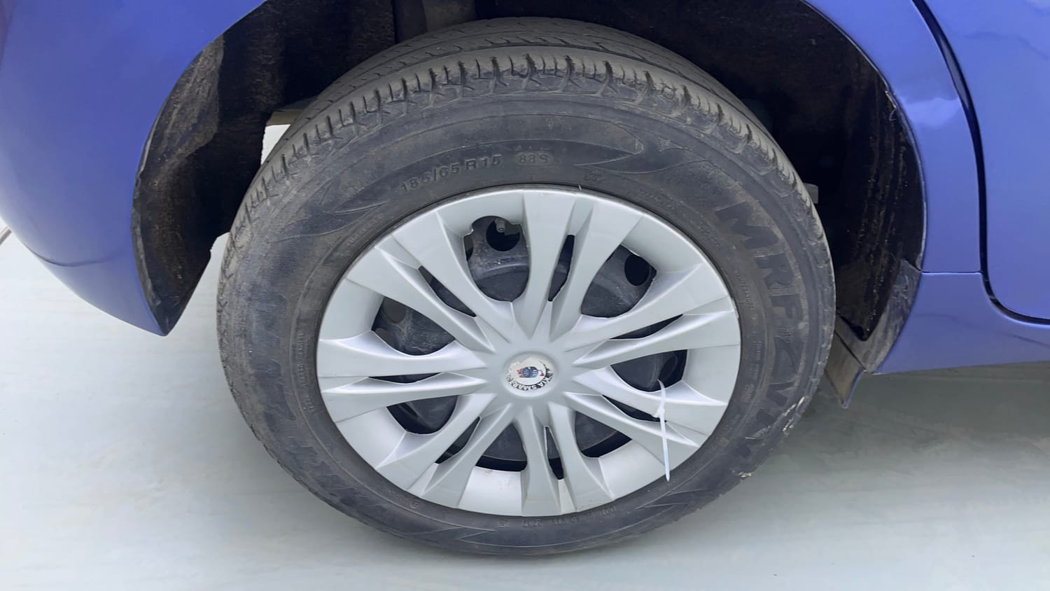 Used 2017 Maruti Suzuki Baleno Delta 1.2 Petrol Manual tyres RIGHT REAR TYRE RIM VIEW