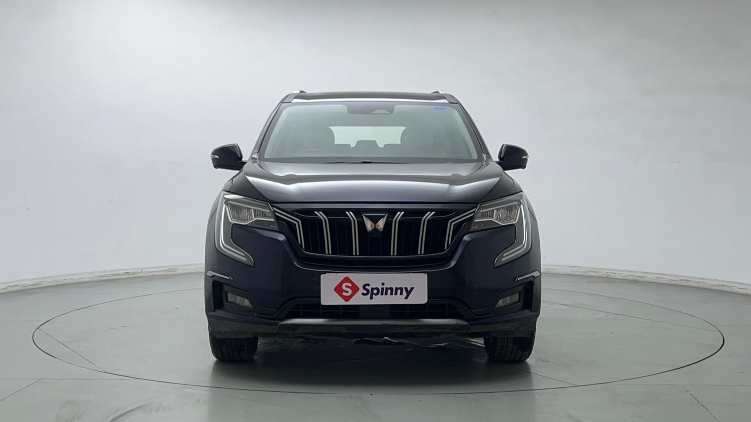 Used 2022 Mahindra XUV700 AX 7 Petrol AT Luxury Pack 7 STR Petrol Automatic exterior FRONT VIEW