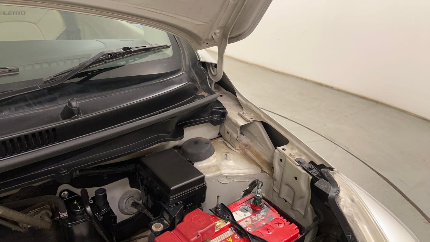 Used 2019 Maruti Suzuki Celerio VXi AMT Petrol Automatic engine ENGINE LEFT SIDE HINGE & APRON VIEW