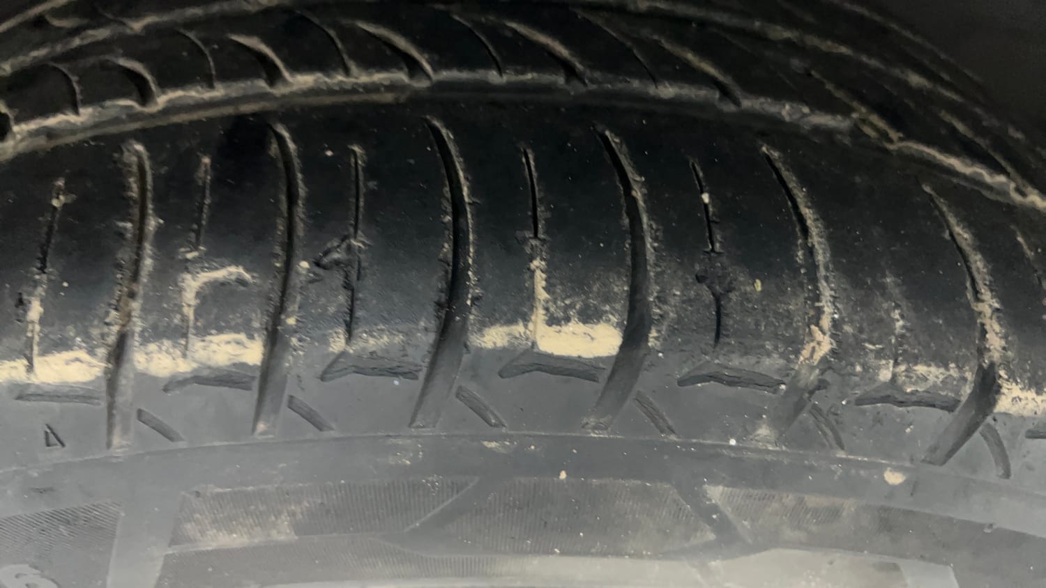 Used 2015 Toyota Corolla Altis VL AT Petrol Petrol Automatic tyres RIGHT FRONT TYRE TREAD VIEW