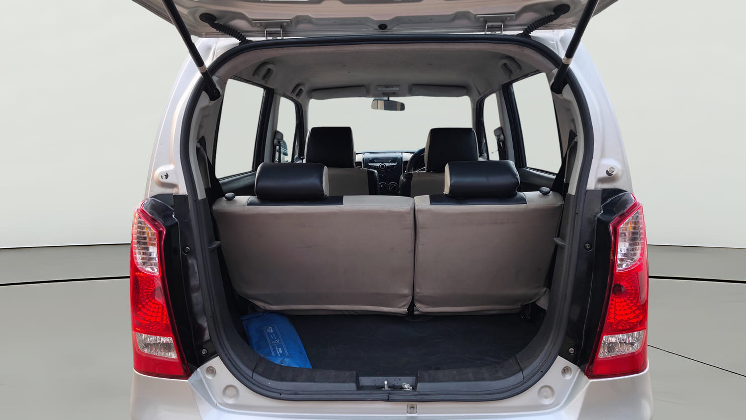Used 2017 Maruti Suzuki Wagon R VXI Petrol Manual interior DICKY INSIDE VIEW