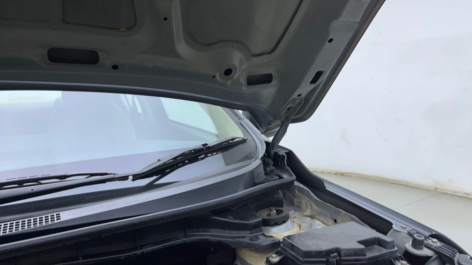 Used 2019 Honda Amaze 1.2 S MT Petrol Petrol Manual engine ENGINE LEFT SIDE HINGE & APRON VIEW