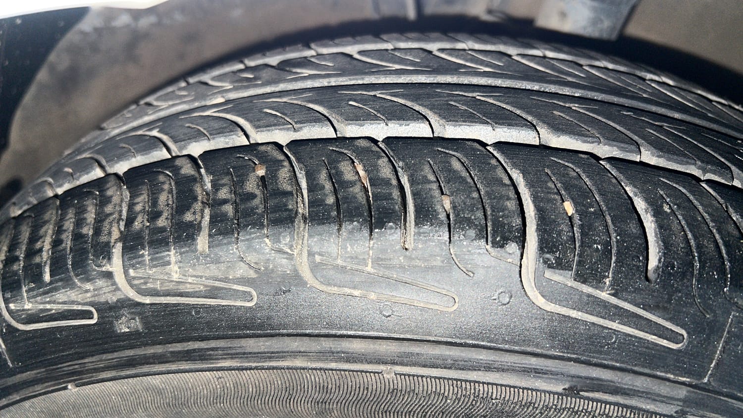 Used 2021 Hyundai Aura S 1.2 CNG Cng Manual tyres RIGHT FRONT TYRE TREAD VIEW