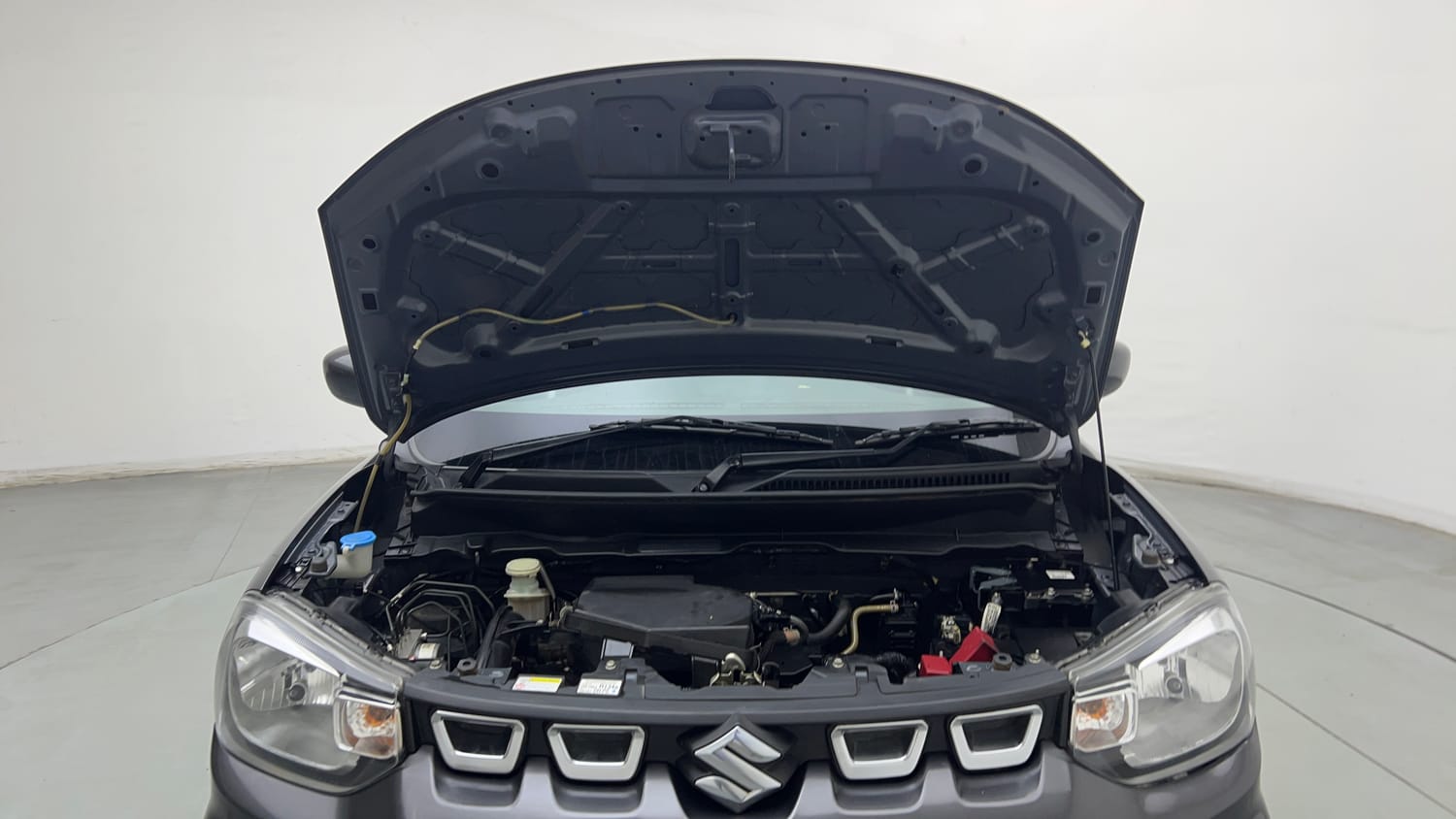 Used 2022 Maruti Suzuki S-Presso Vxi Plus Petrol Manual engine ENGINE & BONNET OPEN FRONT VIEW