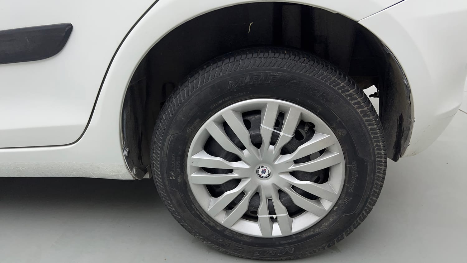 Used 2015 Maruti Suzuki Swift VXi Petrol Manual tyres LEFT REAR TYRE RIM VIEW