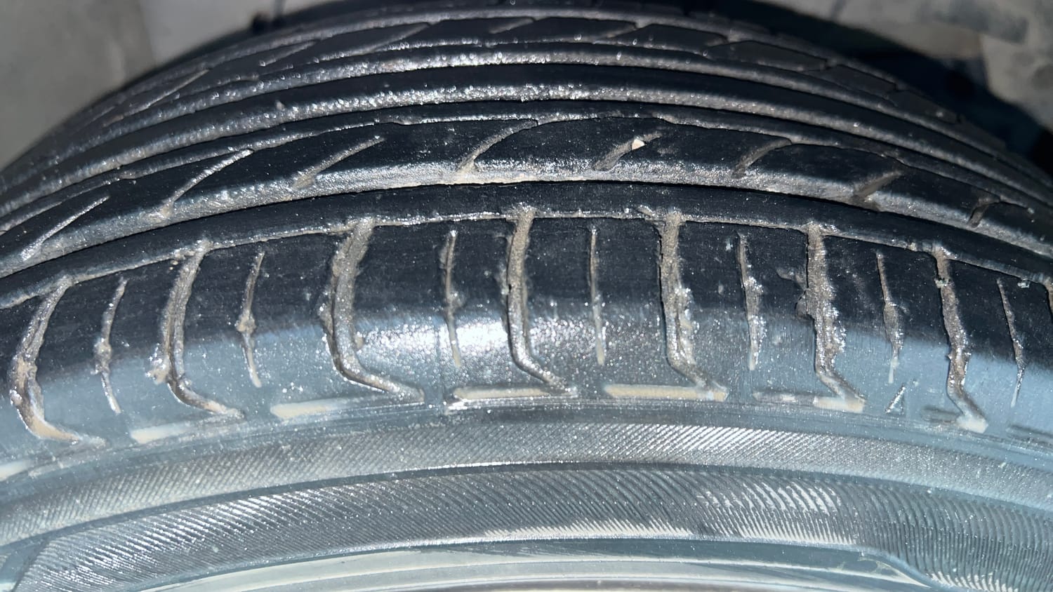 Used 2015 Honda City VX CVT Petrol Automatic tyres RIGHT FRONT TYRE TREAD VIEW