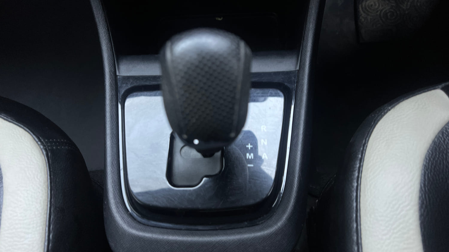 Used 2022 Tata Punch Creative AMT Petrol Automatic interior GEAR  KNOB VIEW