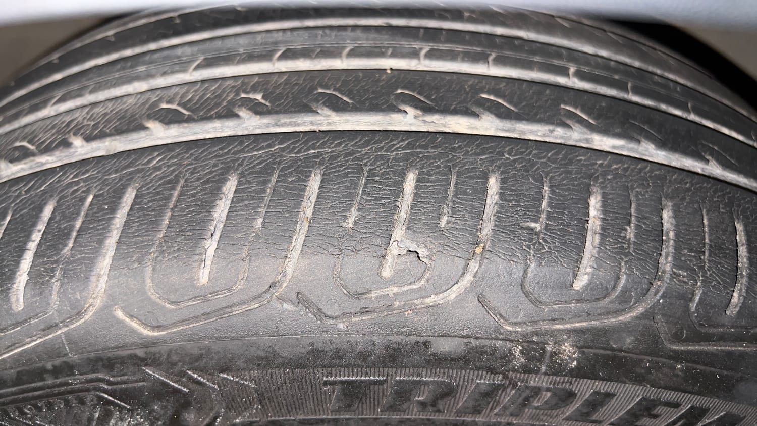 Used 2023 Volkswagen Taigun Topline 1.0 TSI AT Petrol Automatic tyres LEFT FRONT TYRE TREAD VIEW