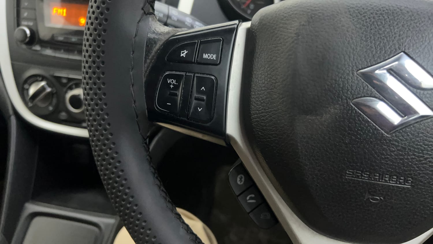 Used 2018 Maruti Suzuki Celerio X Zxi AMT Petrol Automatic top_features Steering mounted controls