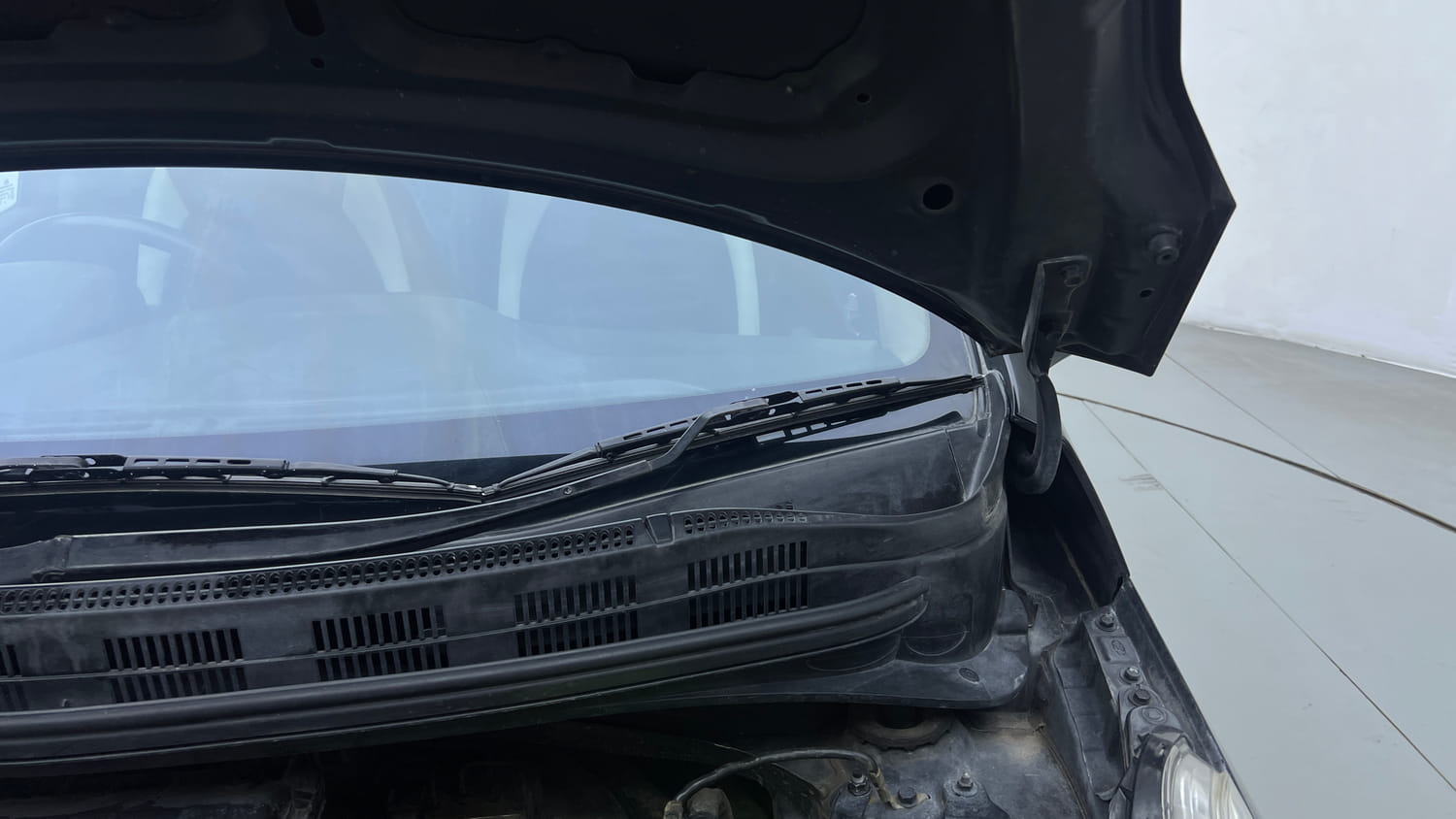 Used 2013 Hyundai Grand i10 Asta 1.2 Kappa VTVT Petrol Manual engine ENGINE LEFT SIDE HINGE & APRON VIEW