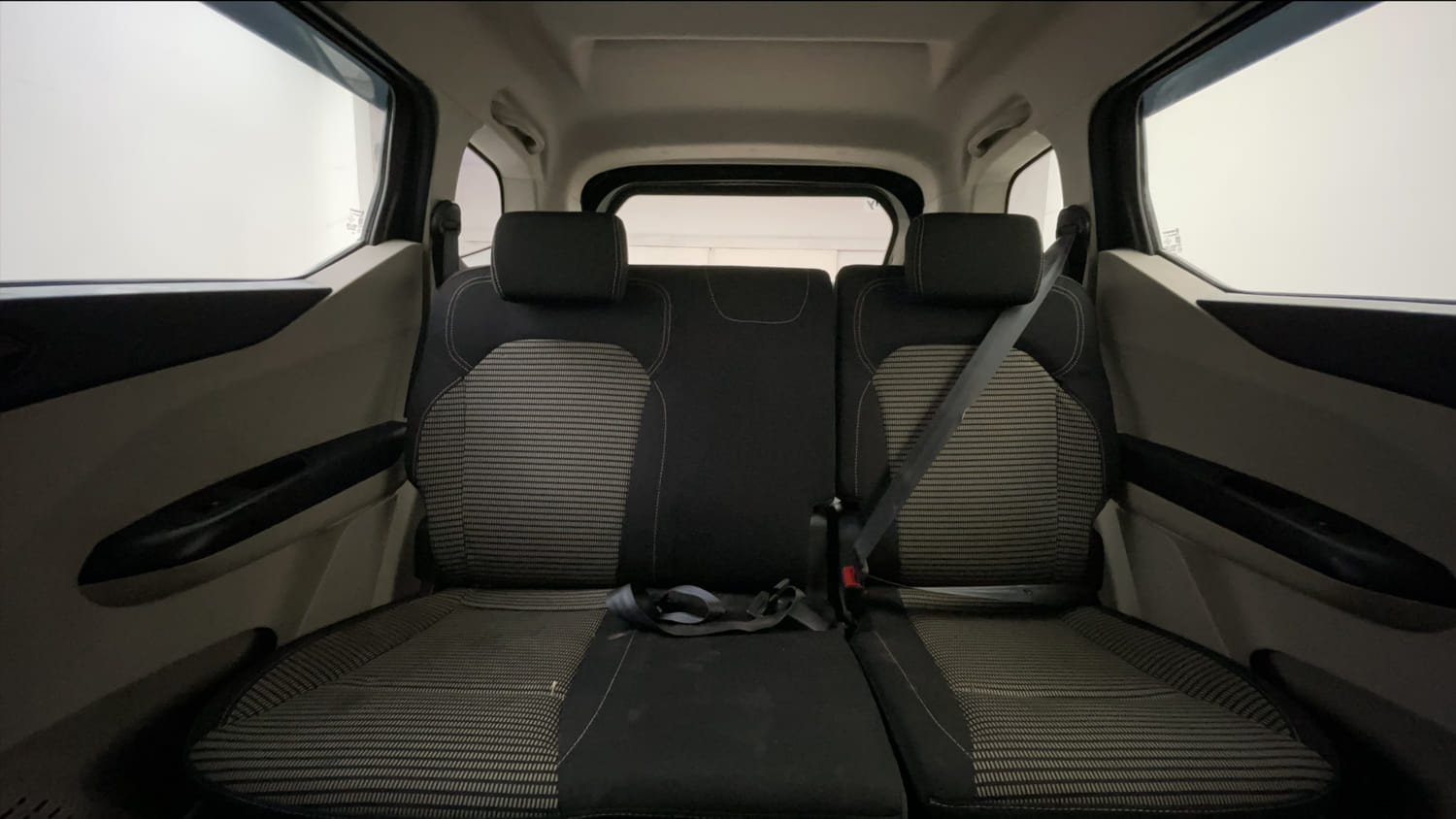 Used 2022 Renault Triber RXT Petrol Manual interior REAR SEAT CONDITION VIEW